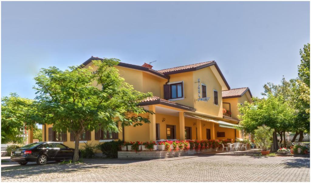 Budynek, w którym mieści się hotel