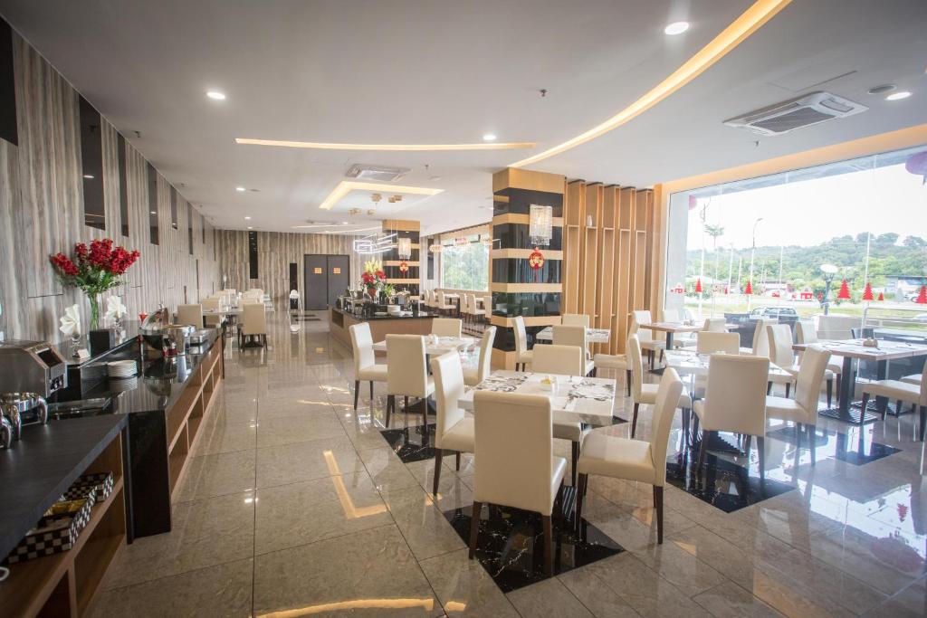 Restaurace v ubytování Lintas Platinum Hotel