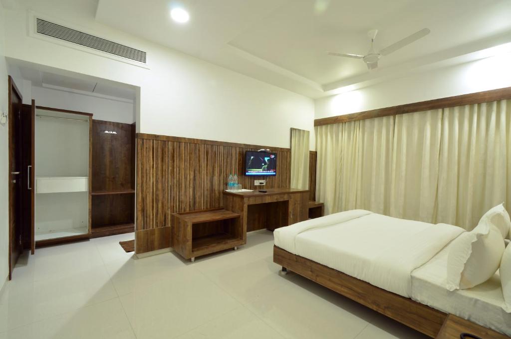 Postel nebo postele na pokoji v ubytování Hotel Dwarka Park