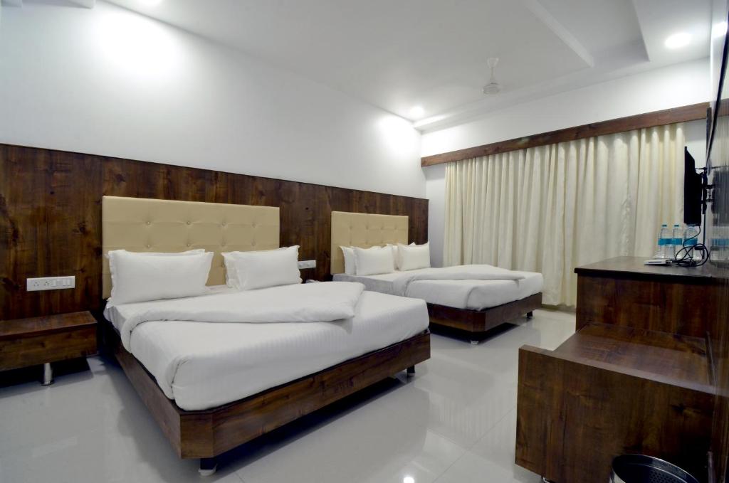 Postel nebo postele na pokoji v ubytování Hotel Dwarka Park