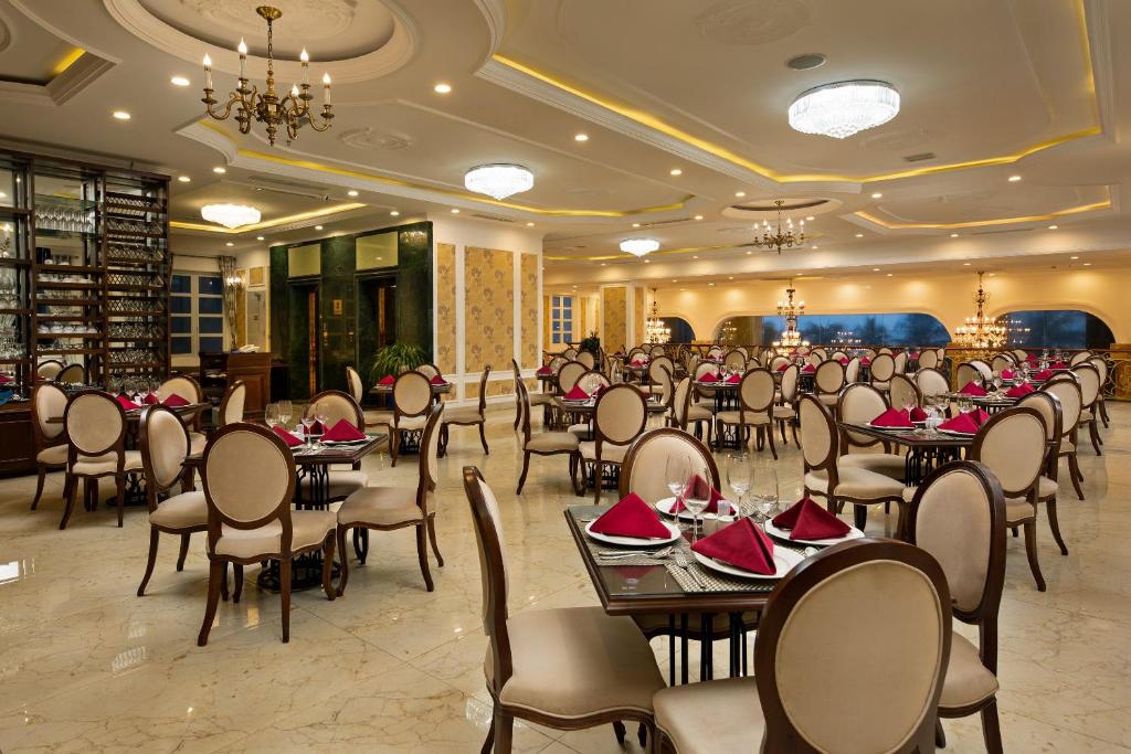 Restaurace v ubytování Eden Ocean View Hotel Da Nang