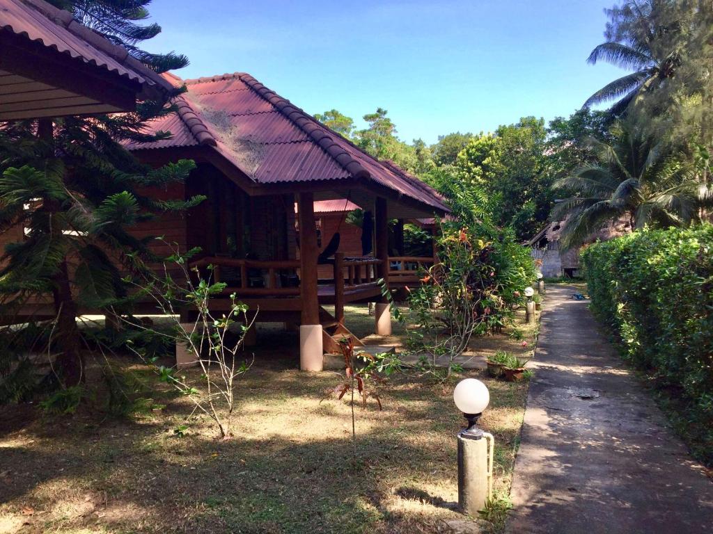 Namtok Bungalows - 1