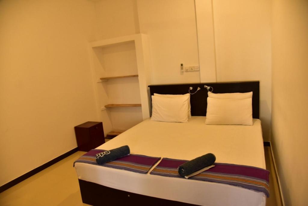 Postel nebo postele na pokoji v ubytování Hikkaduwa Beach House