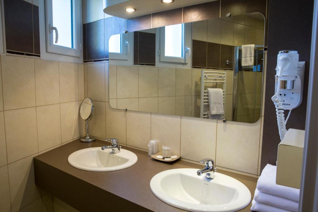 Koupelna v ubytování Hotel Les Mésanges