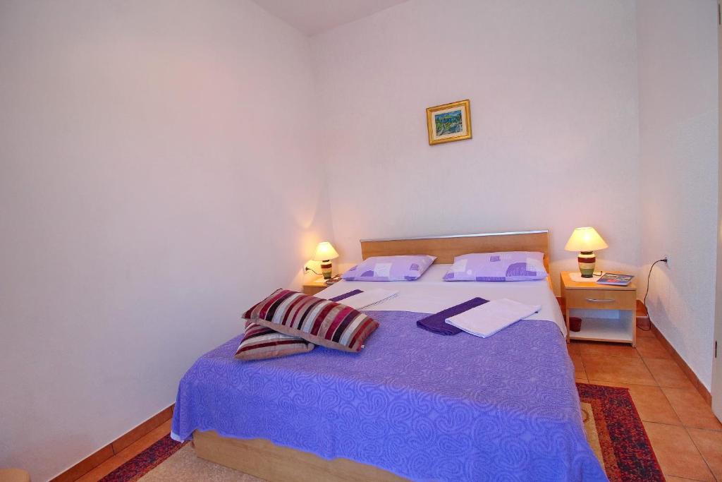 Postel nebo postele na pokoji v ubytování Apartments Filipović