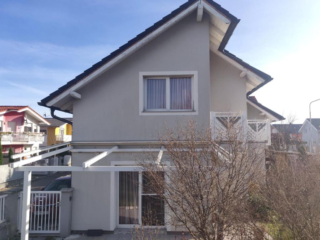 Budynek, w którym mieści się apartament