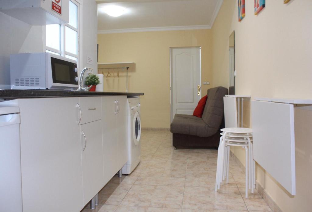 Kuchyňa alebo kuchynka v ubytovaní Nice and New Studio close to the city center 3ºA