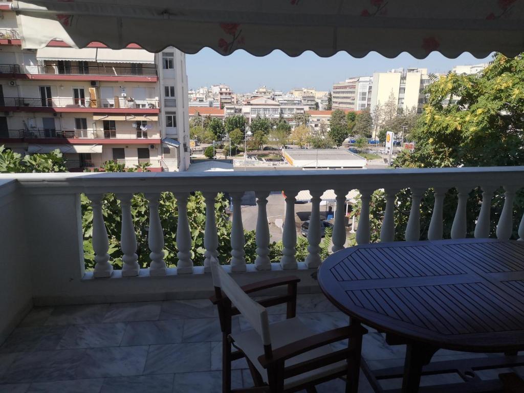 Balkón alebo terasa v ubytovaní Comfortable Apartment in Kato Toumpa