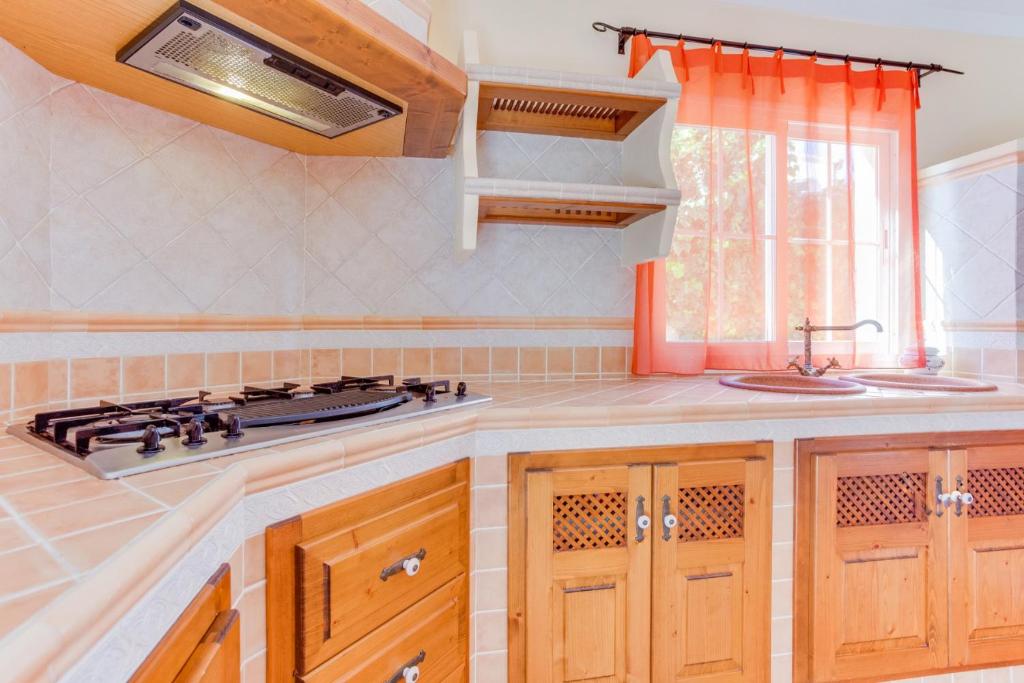 Kuchyň nebo kuchyňský kout v ubytování Villa Ca S'Anglès