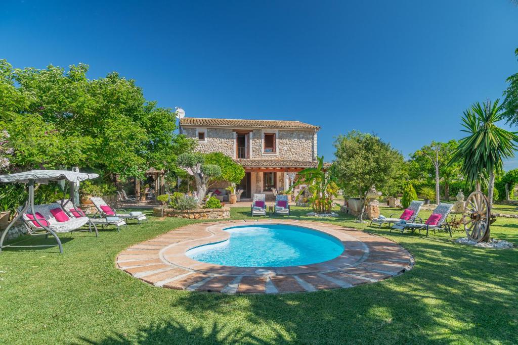 The swimming pool at or close to Finca Can Diego