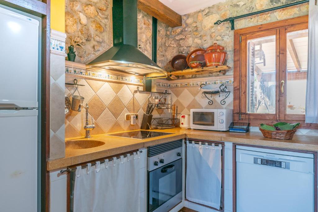 A kitchen or kitchenette at Finca Can Diego
