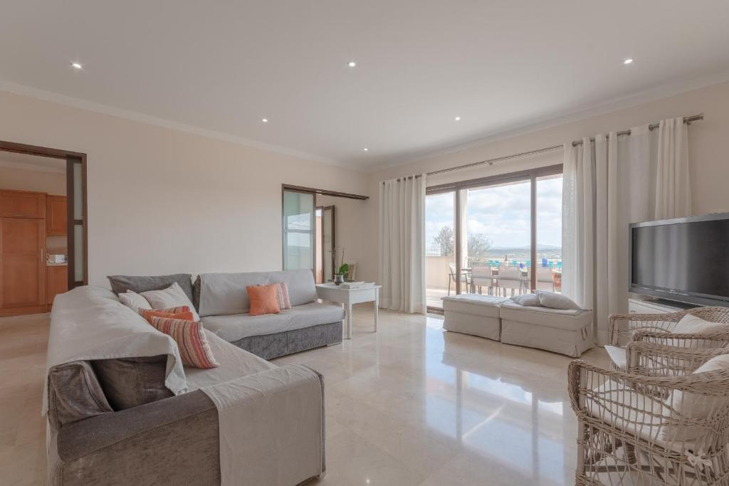 A seating area at Villa Es Sequer