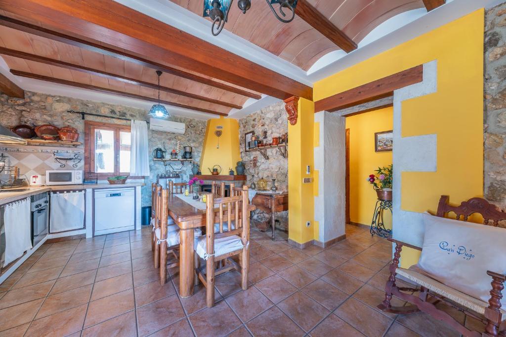 A kitchen or kitchenette at Finca Can Diego
