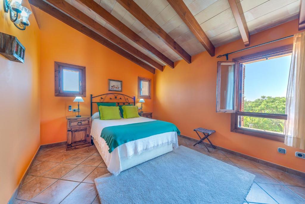 A bed or beds in a room at Finca Can Diego