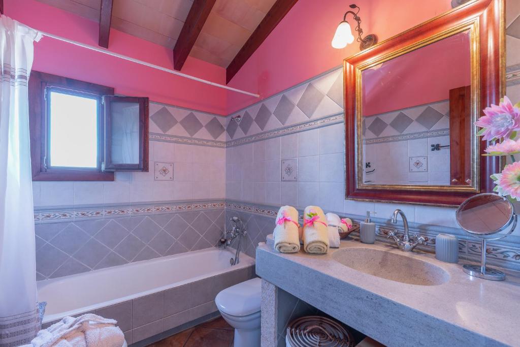 A bathroom at Finca Can Diego