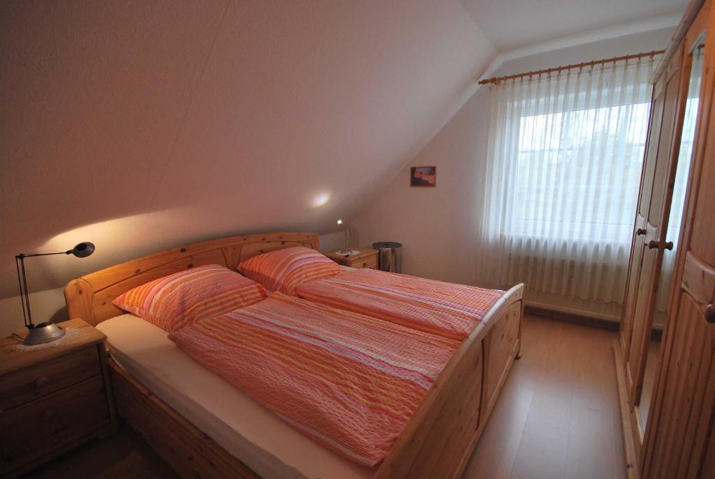 Postel nebo postele na pokoji v ubytování Ferienwohnung Hörnmoor, 35586