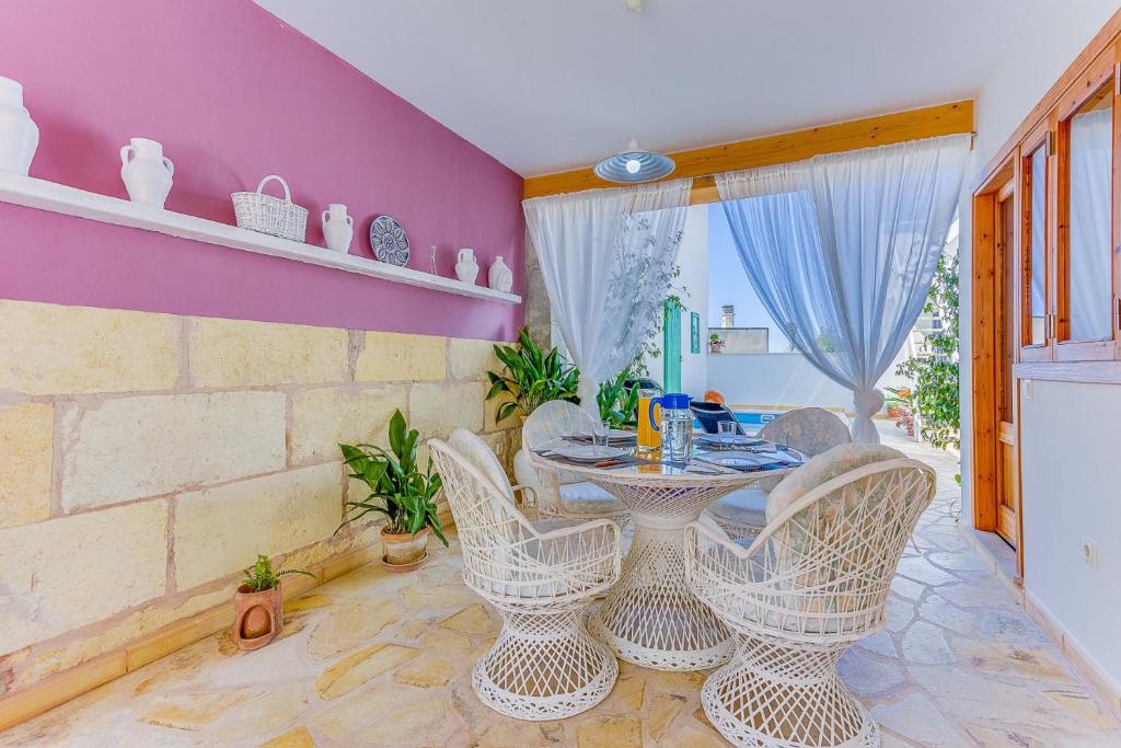 A seating area at Cantino House