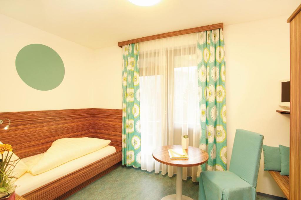 Postel nebo postele na pokoji v ubytování Seminar- & Sporthotel Freunde der Natur