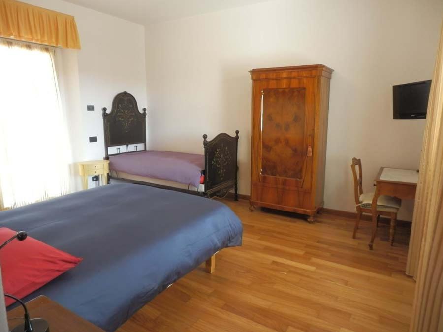 Ένα ή περισσότερα κρεβάτια σε δωμάτιο στο Villa Emilia