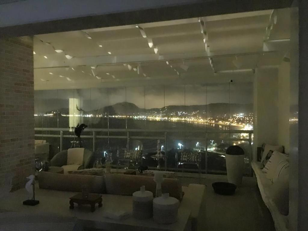  Cobertura Luxo com Vista Praia Enseada