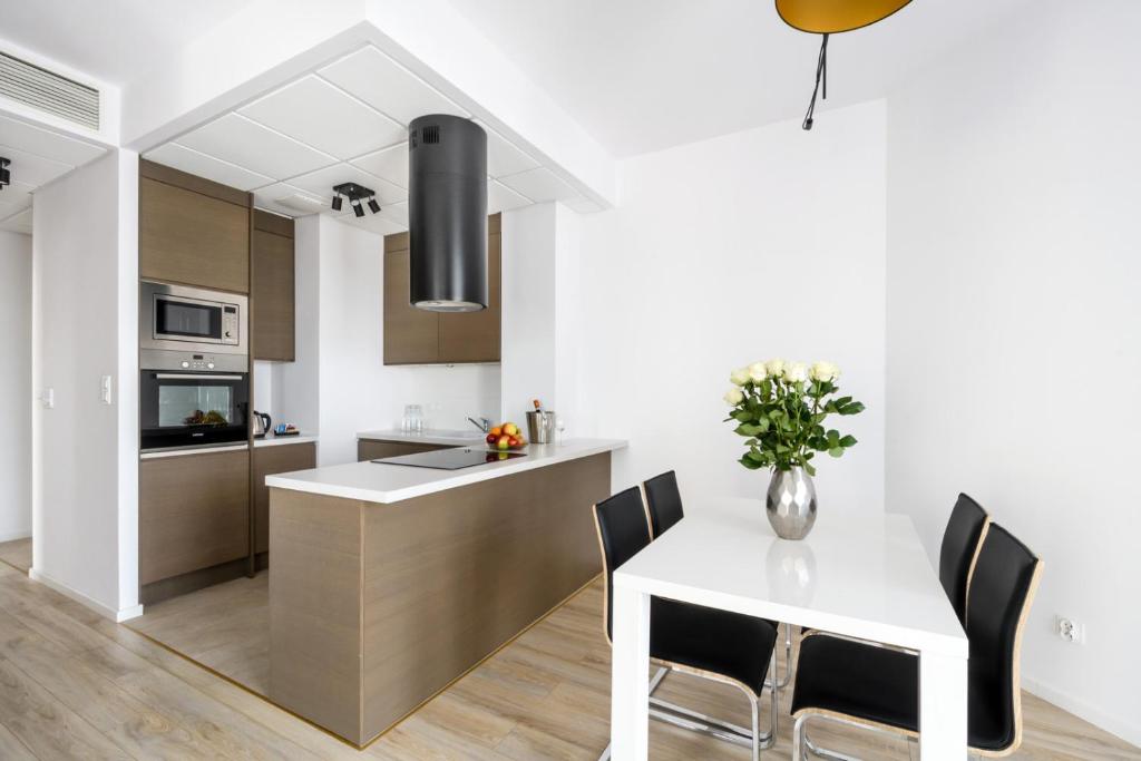 Kuchyň nebo kuchyňský kout v ubytování Varsovia Apartamenty Kasprzaka