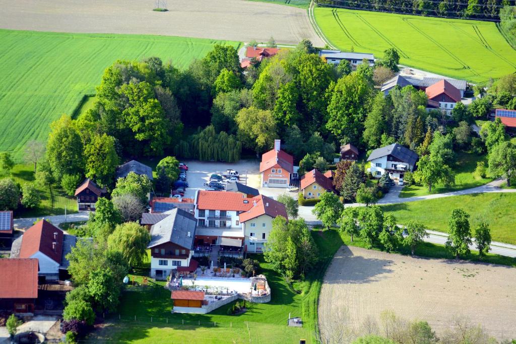 Letecký snímek ubytování Hotel Gasthof-Strasser