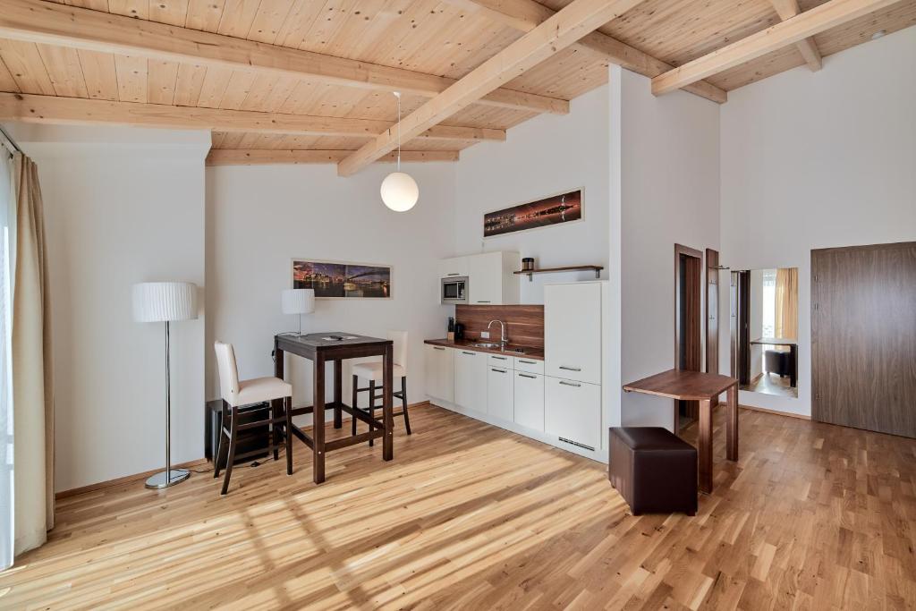 Kuchyň nebo kuchyňský kout v ubytování Hotel Gasthof-Strasser