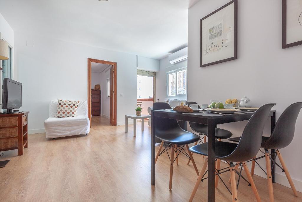 Apartamento luminoso y acogedor en Sevilla. A/C., Seville ...
