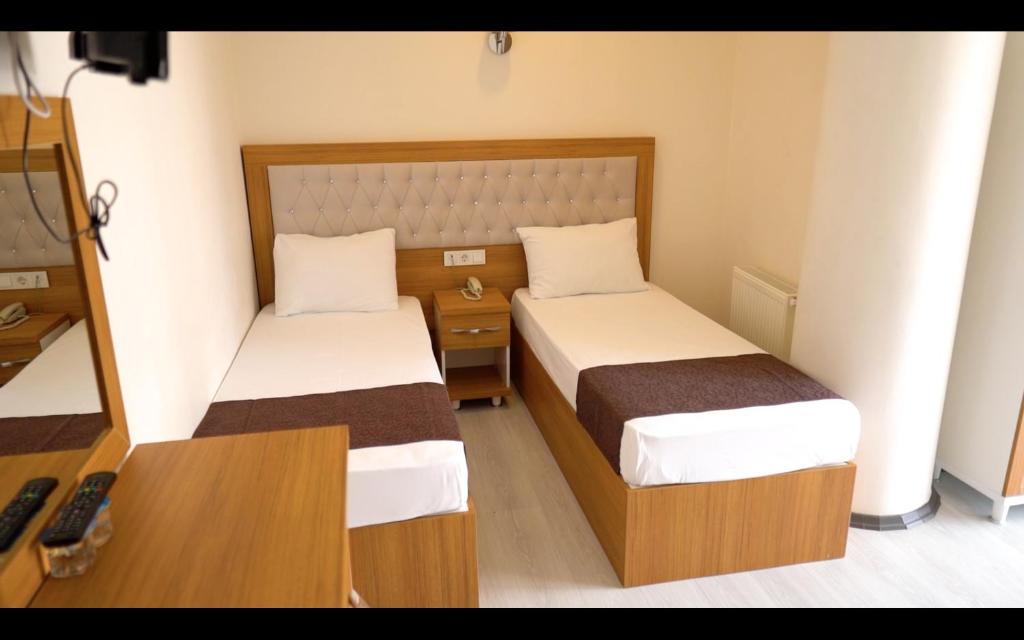Postel nebo postele na pokoji v ubytování GÜVEN HOTEL
