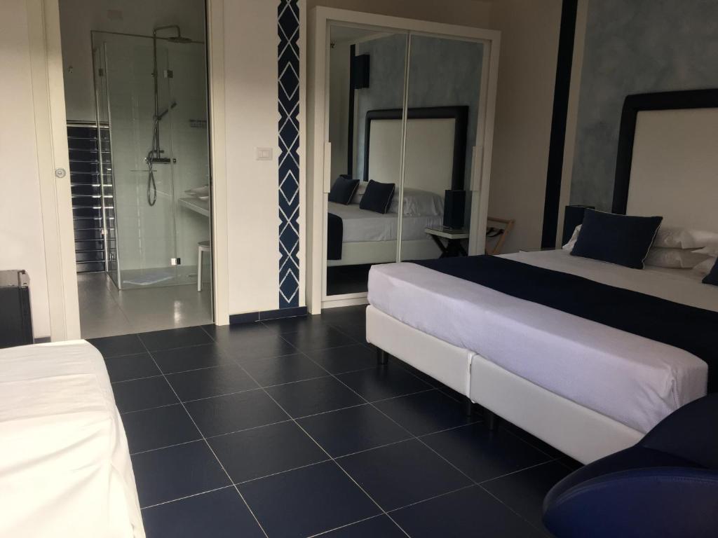 Koupelna v ubytování Cala Rosa Club Hotel