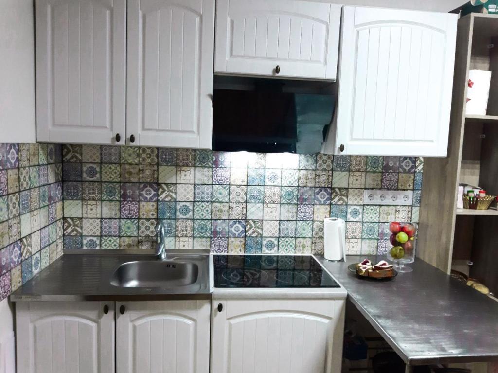 Kuchyň nebo kuchyňský kout v ubytování Отель "Swallow House"