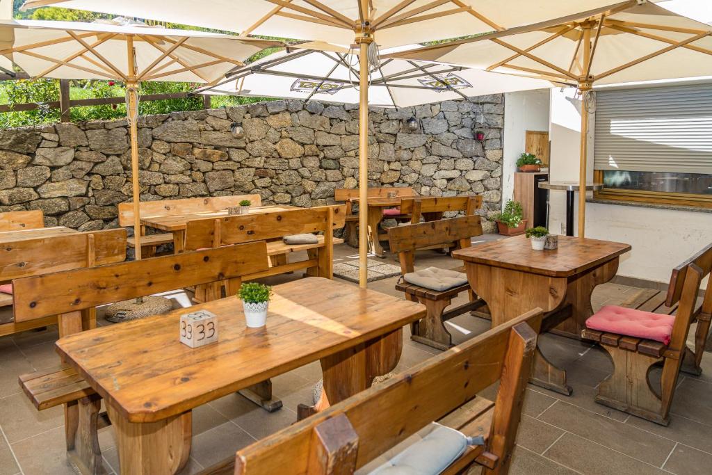 Restaurace v ubytování Gasthof Falkenstein