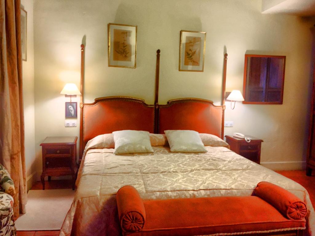 Postel nebo postele na pokoji v ubytování Hotel Caserío de Lobones