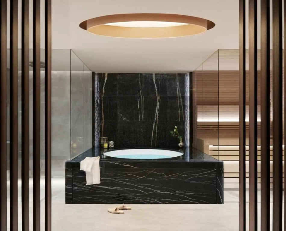 Suite with Spa Bath