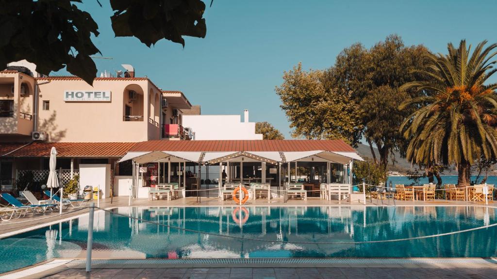 Bazén v ubytování Vournelis Hotel nebo v jeho okolí