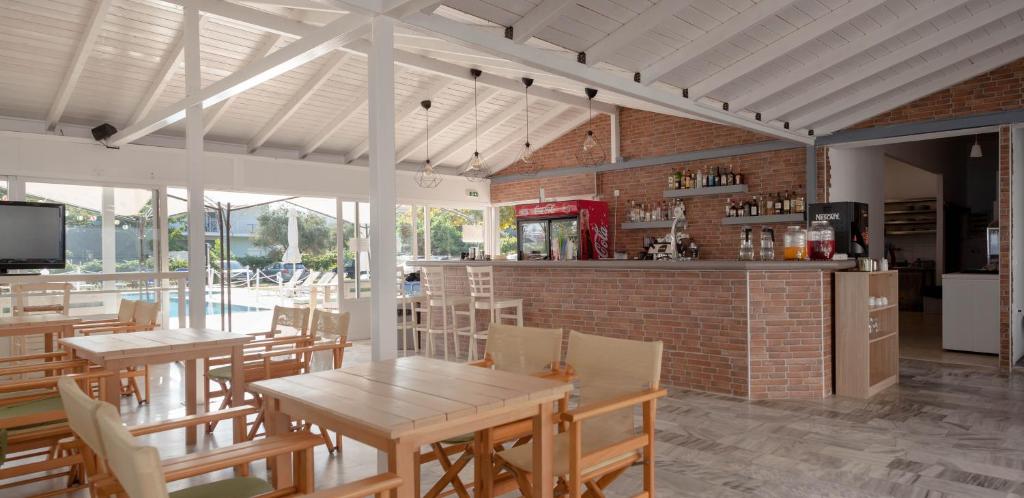 Nápoje v ubytování Vournelis Hotel
