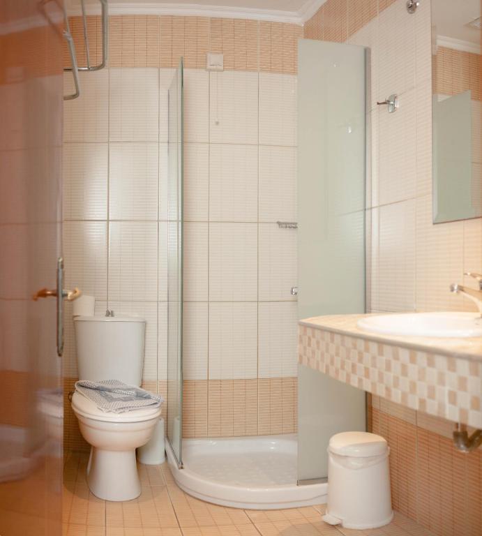 Koupelna v ubytování Vournelis Hotel