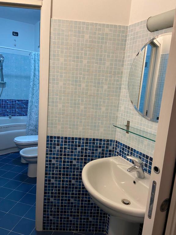 A bathroom at BICOCCA APPARTAMENTI