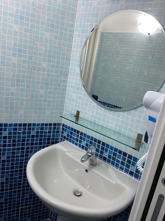A bathroom at BICOCCA APPARTAMENTI
