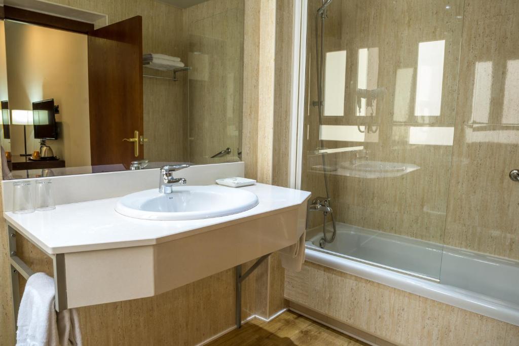 Een badkamer bij Ramon Berenguer IV
