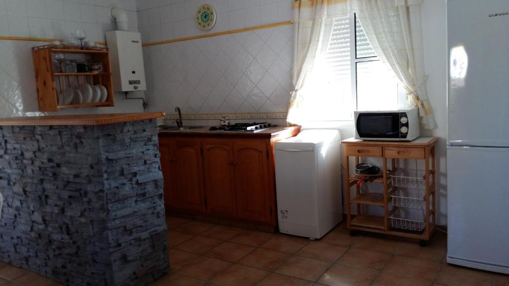 Kuchyňa alebo kuchynka v ubytovaní Casa con jardín privado cerca de la playa, para descansar y relajarse