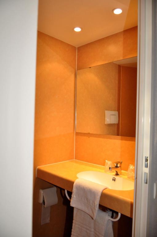 Фотография из галереи Hotel Lux в Гренобле