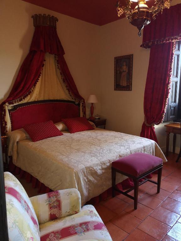 Postel nebo postele na pokoji v ubytování Hotel Caserío de Lobones