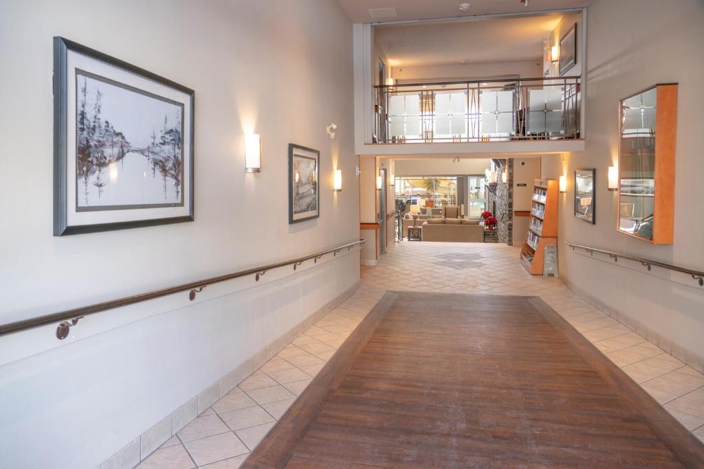 Pocaterra Inn & Waterslide - Resim 17