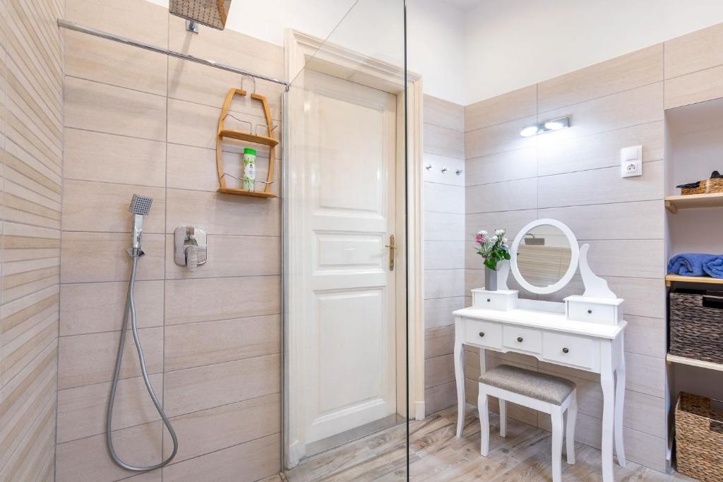 Kúpeľňa v ubytovaní Trendy Grand Boulevard Designer Home