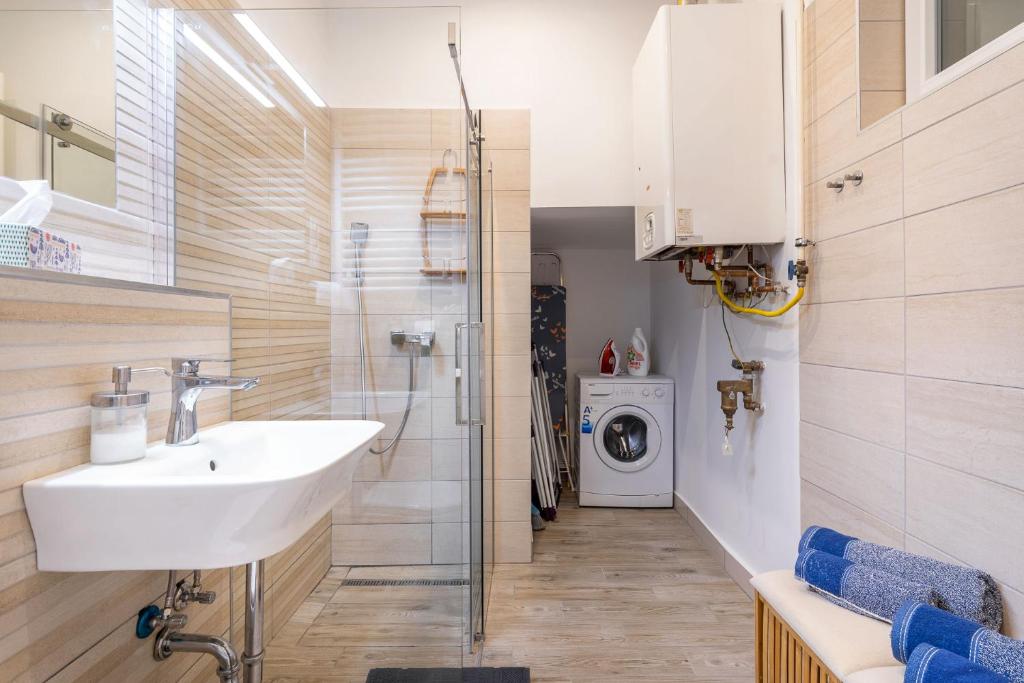 Kúpeľňa v ubytovaní Trendy Grand Boulevard Designer Home