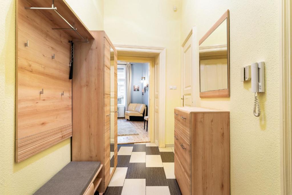 Televízia a/alebo spoločenská miestnosť v ubytovaní Trendy Grand Boulevard Designer Home