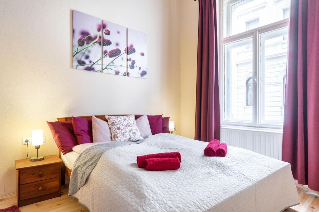 Posteľ alebo postele v izbe v ubytovaní Trendy Grand Boulevard Designer Home