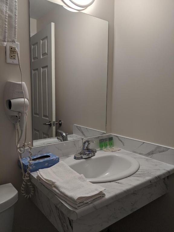 Falls Lodge & Suites - Resim 29