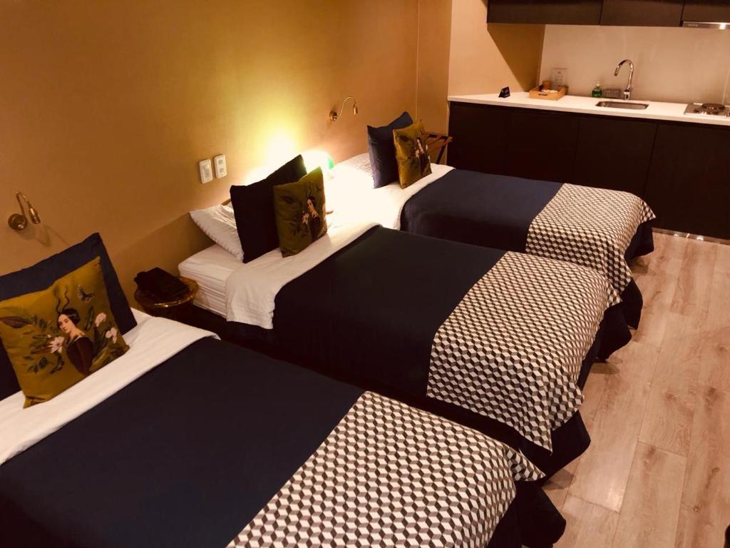 Postel nebo postele na pokoji v ubytování Hotel Regina
